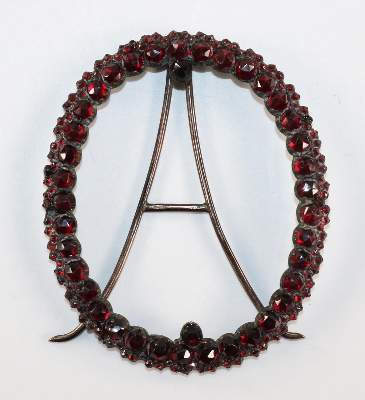 Bild Nr.2: 137-2433 Schmuckrahmen mit Granat.: (Schmuck)