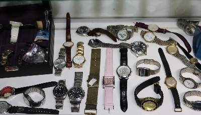 Bild Nr.214: 137-2517 Armbanduhrensammlung.: (Uhren, Armbanduhren)
