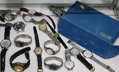 Bild Nr.215: 137-2517 Armbanduhrensammlung.: (Uhren, Armbanduhren)
