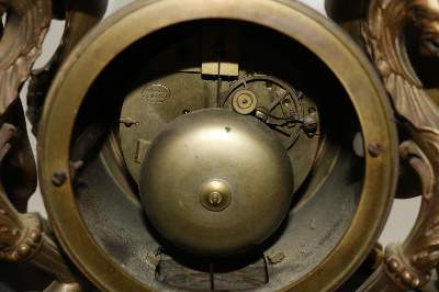 Bild Nr.4: 137-2523 Figurenpendule.: (Uhren)