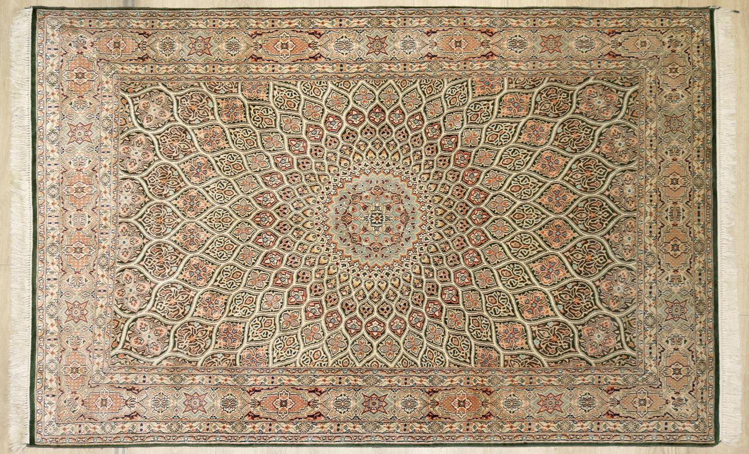 Große Abbildung Nr.1: 138-2851 Kashmir Seidenteppich.: (Varia, Teppiche)