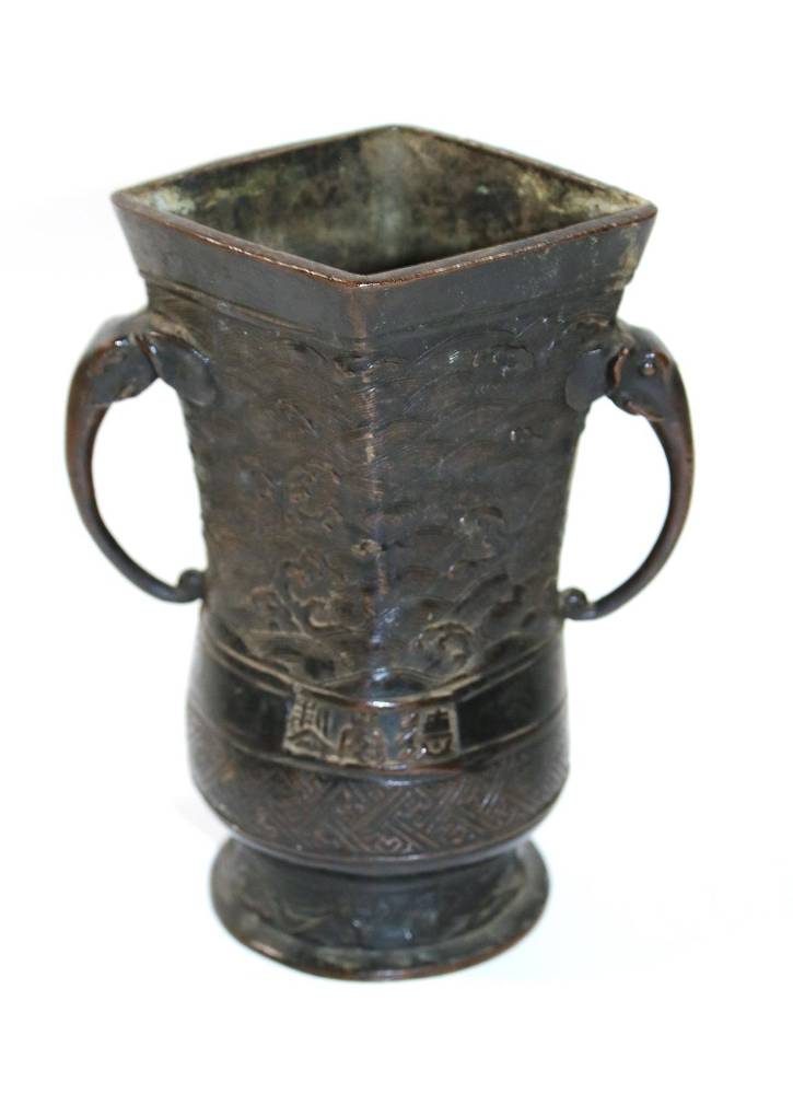 Große Abbildung Nr.1: 138-2868 Archaische Bronzevase: (Asiatika)