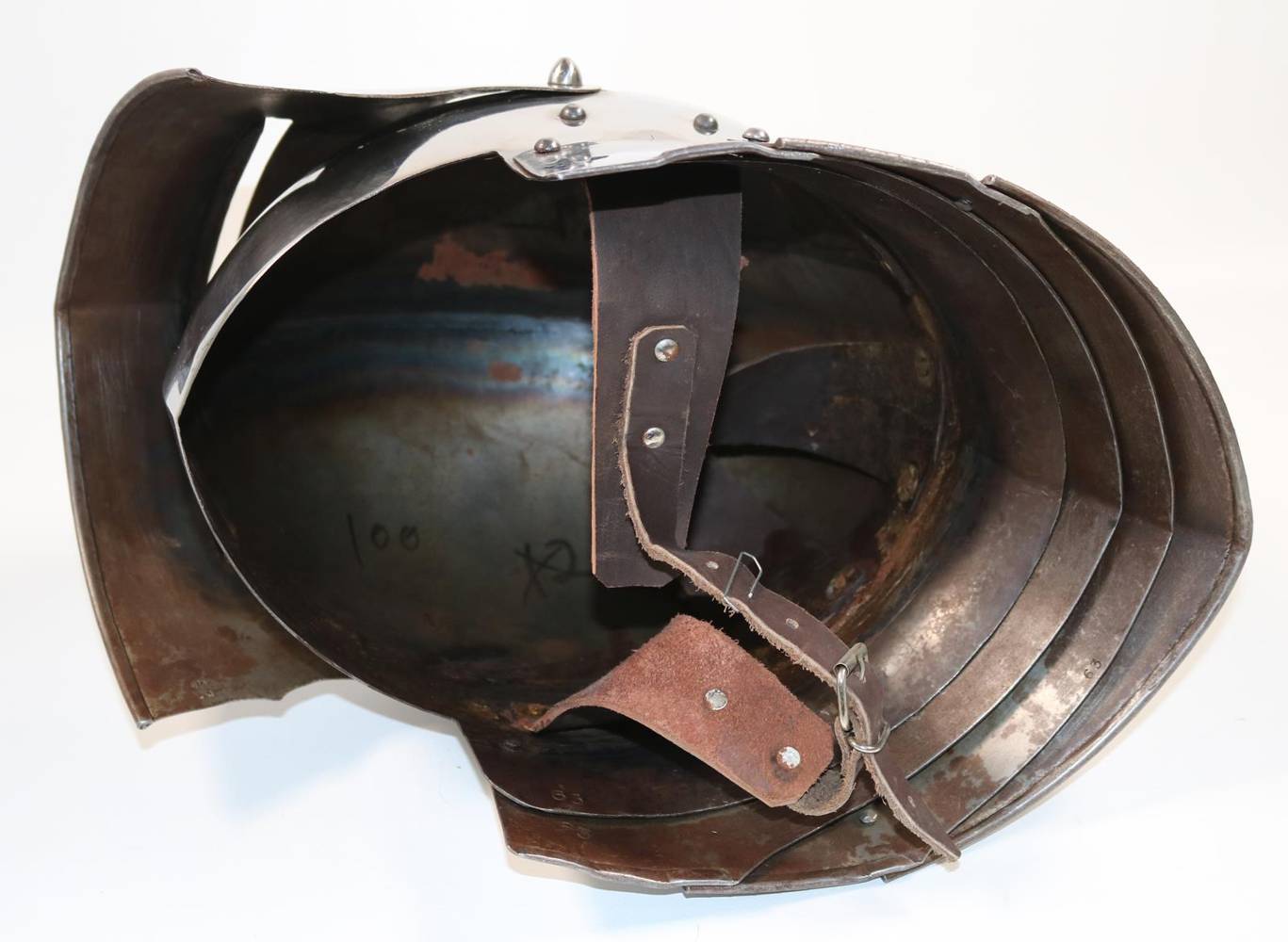 Große Abbildung Nr.3: 138-2956 Geschlossener Helm: (Militaria)