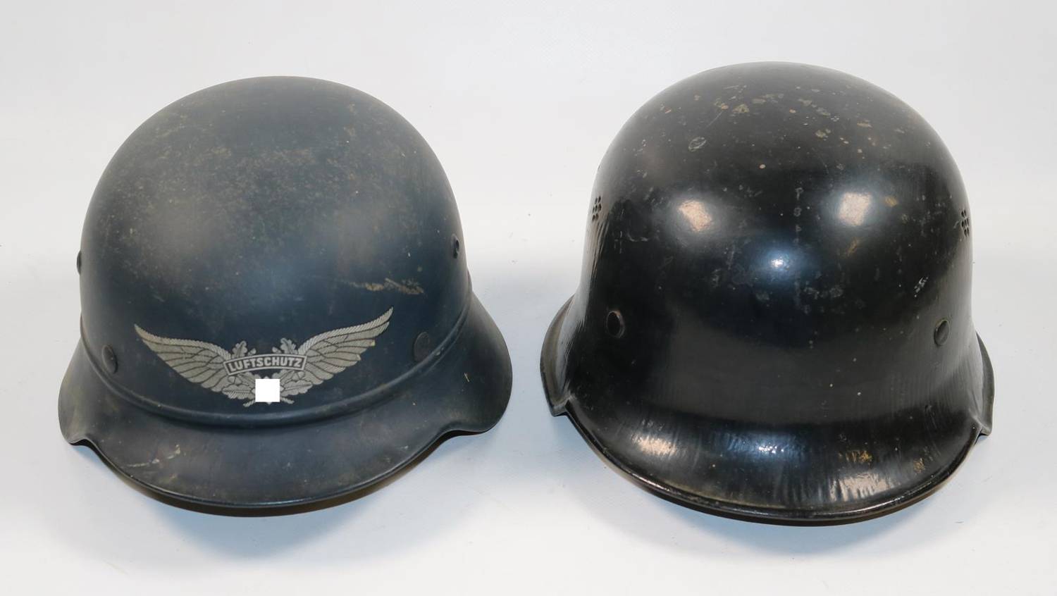 Große Abbildung Nr.1: 138-2959 Paar Helme 3.Reich Luftschutz: (Militaria)