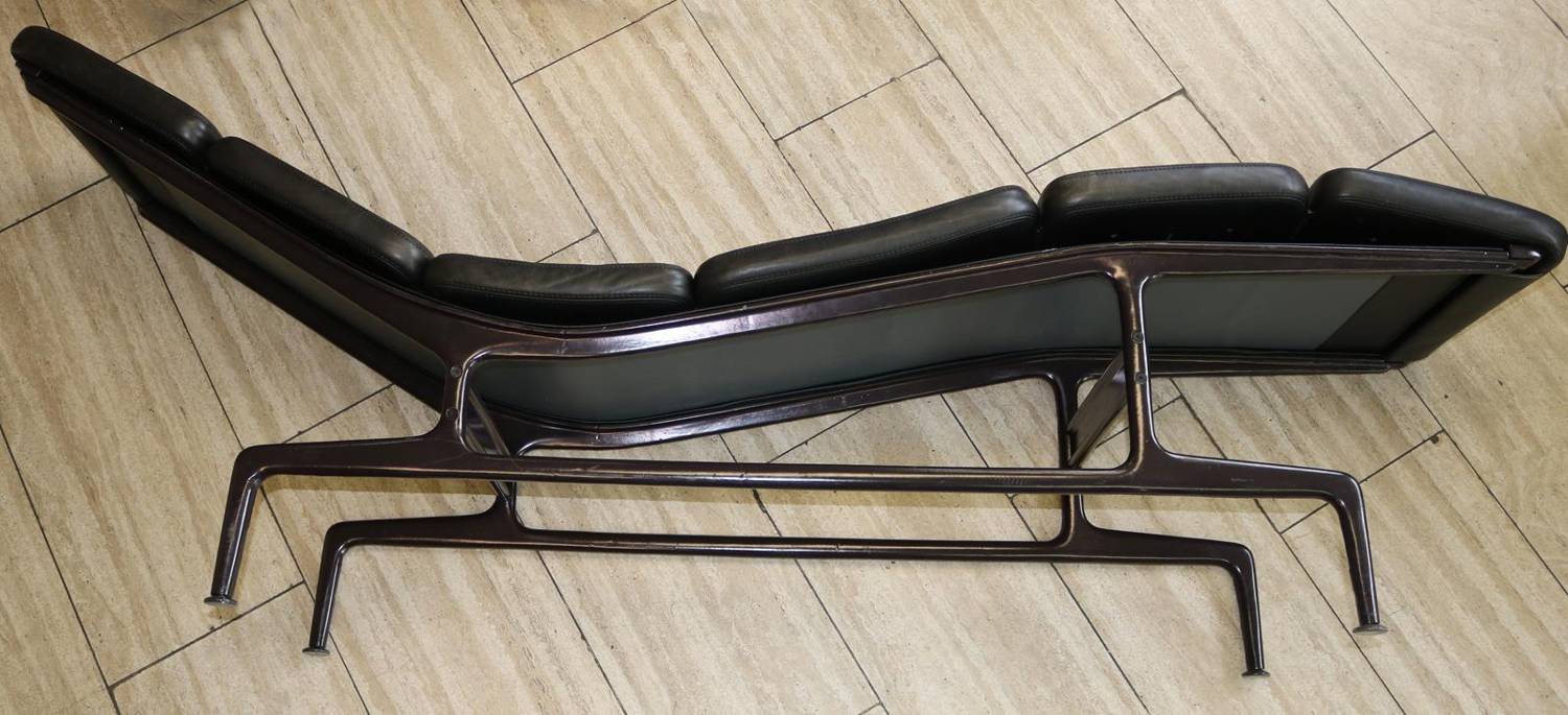 Große Abbildung Nr.4: 138-2972 Eames, Charles.: (Möbel, Design)