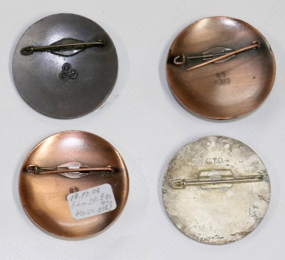 Große Abbildung Nr.2: 138-3070 Vier Ansteckplaketten: (Münzen und Medaillen, Zeppelin)
