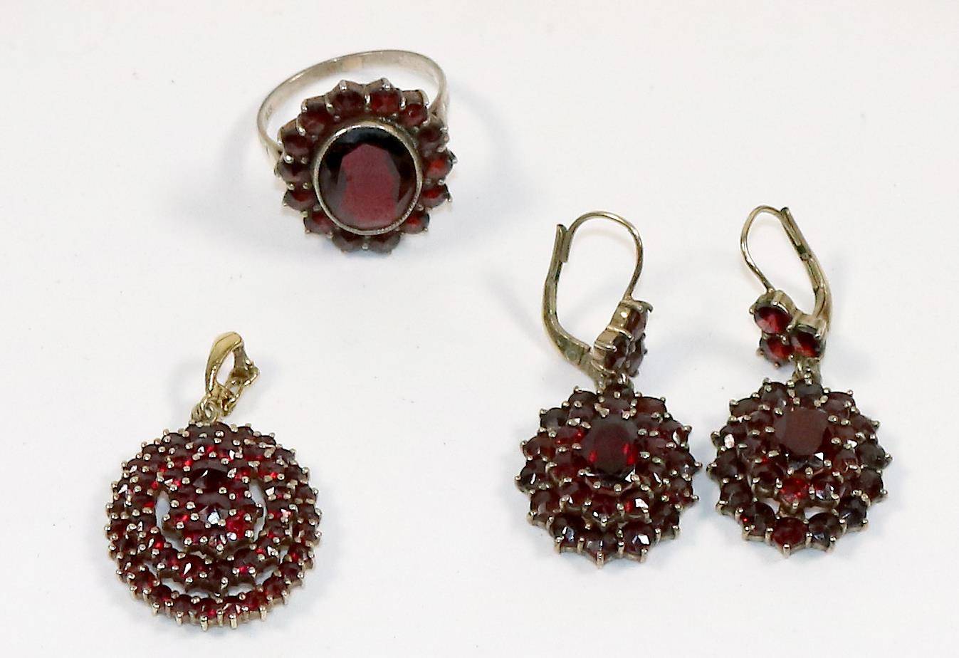 Große Abbildung Nr.1: 138-3106 Granatschmuck.: (Schmuck)