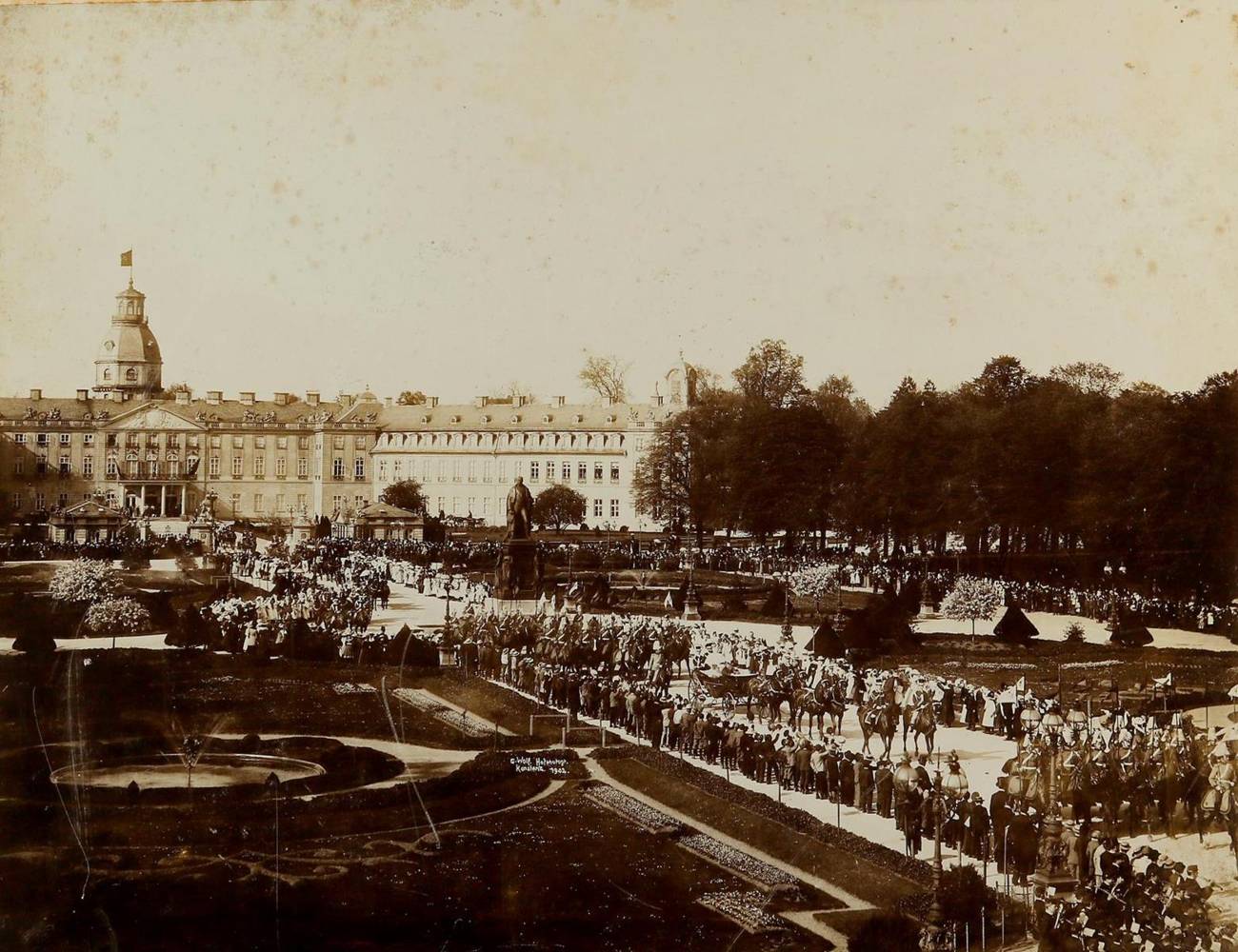 Große Abbildung Nr.2: 138-3262 Karlsruhe.: (Photographie)