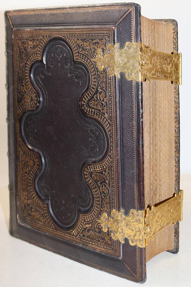 Große Abbildung Nr.2: 138-70 Holy Bible, The,: (Bibeln, Einband)