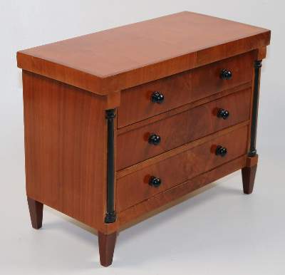 Bild Nr.3: 138-2980 Modellkommode: (Möbel, Kommoden)