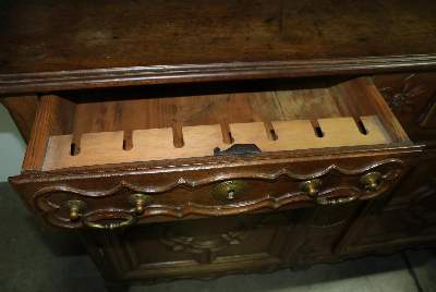 Bild Nr.2: 138-2992 Lothringen.: (Möbel, Schränke)