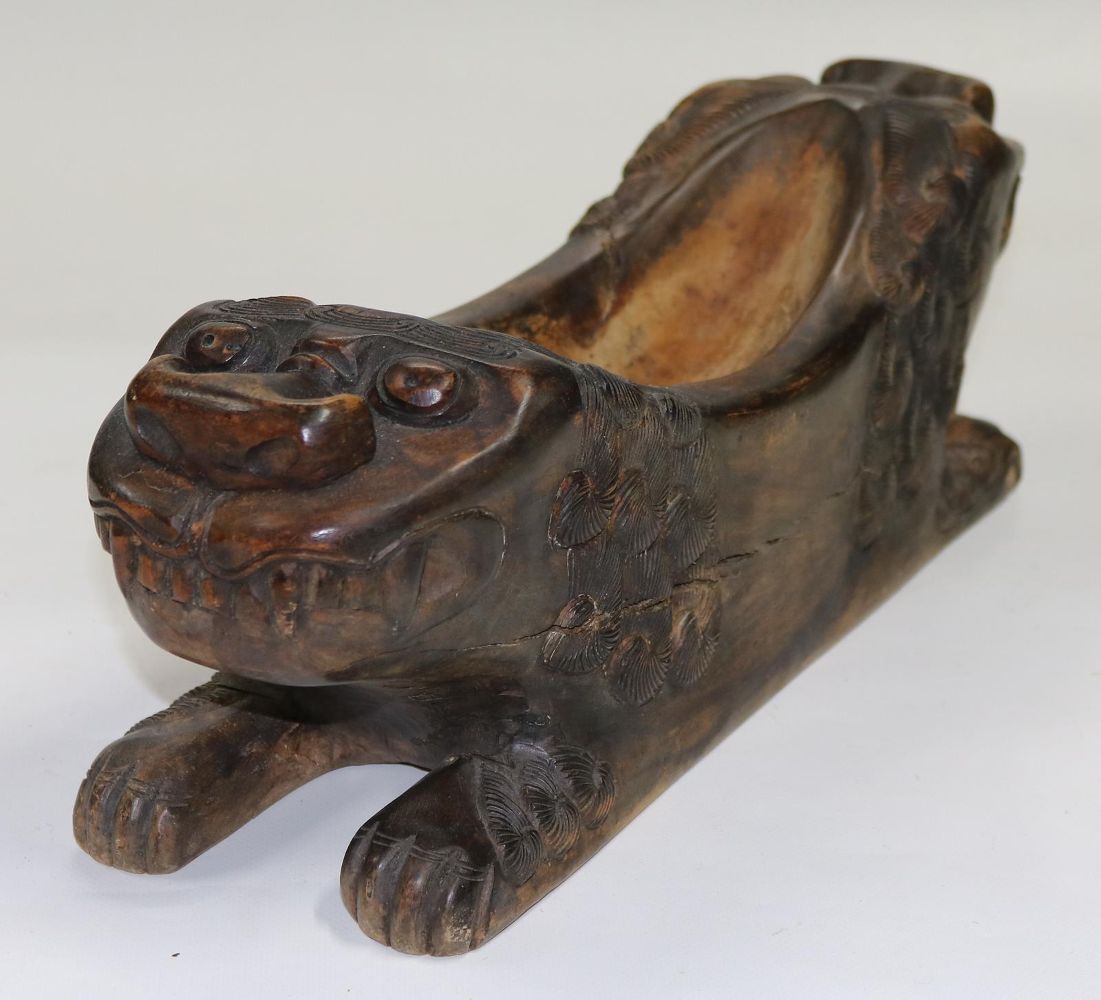 Große Abbildung Nr.4: 139-2486 Holzschale mit Tempelwächtern.: (Asiatika, Ritualgegenstände)
