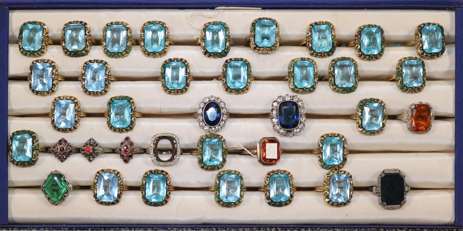 Große Abbildung Nr.1: 139-2667 Schmucksammlung: (Schmuck, Ringe)