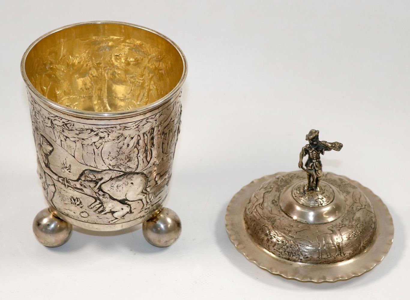 Große Abbildung Nr.3: 139-2678 Kugelfuß-Deckelgefäß: (Silber)