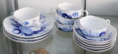 Bild Nr.2: 139-2644 Meissen Blaue Orchidee auf Ast.: (Porzellan u. Keramik, Meissen)