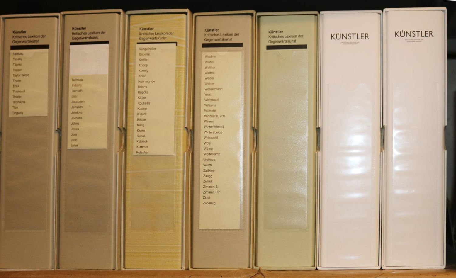 Große Abbildung Nr.24: 140-1132 Kritisches Lexikon: (Kunstwissenschaft)
