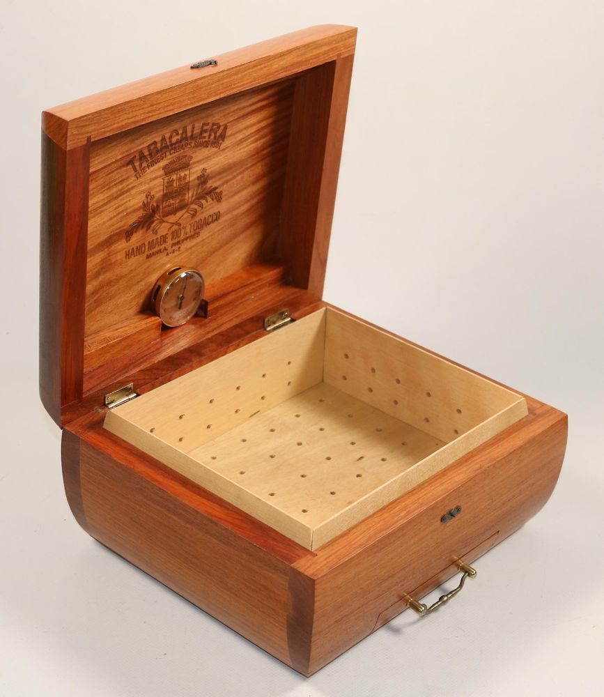 Große Abbildung Nr.2: 140-2717 Humidor in Edelholz.: (Varia)