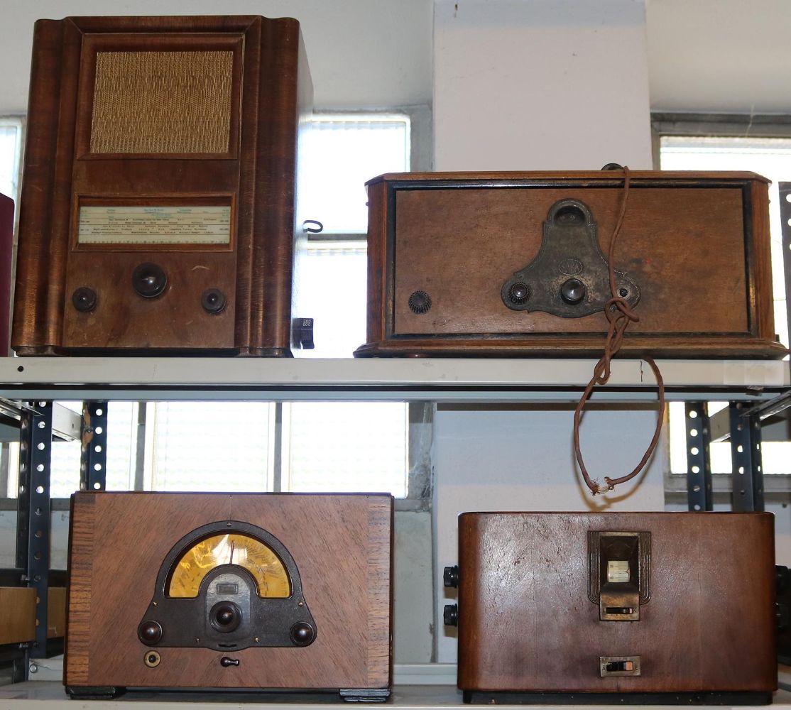 Große Abbildung Nr.3: 140-2792 Art Déco Radio-Sammlung.: (Varia, Technik)