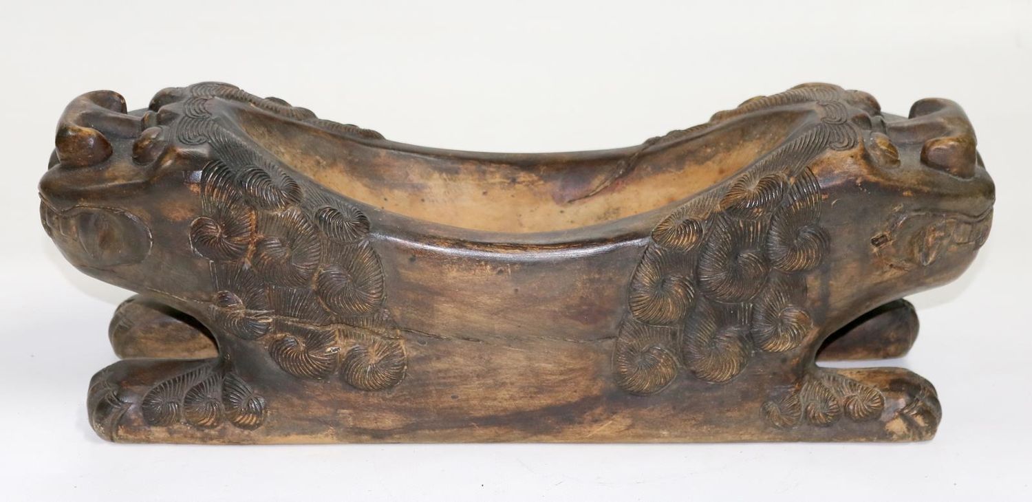 Große Abbildung Nr.1: 140-2856 Holzschale mit Tempelwächtern.: (Asiatika)