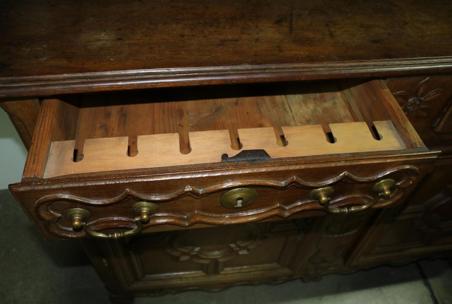 Große Abbildung Nr.2: 140-2950 Barocker Kannenstock,: (Möbel, Schränke)