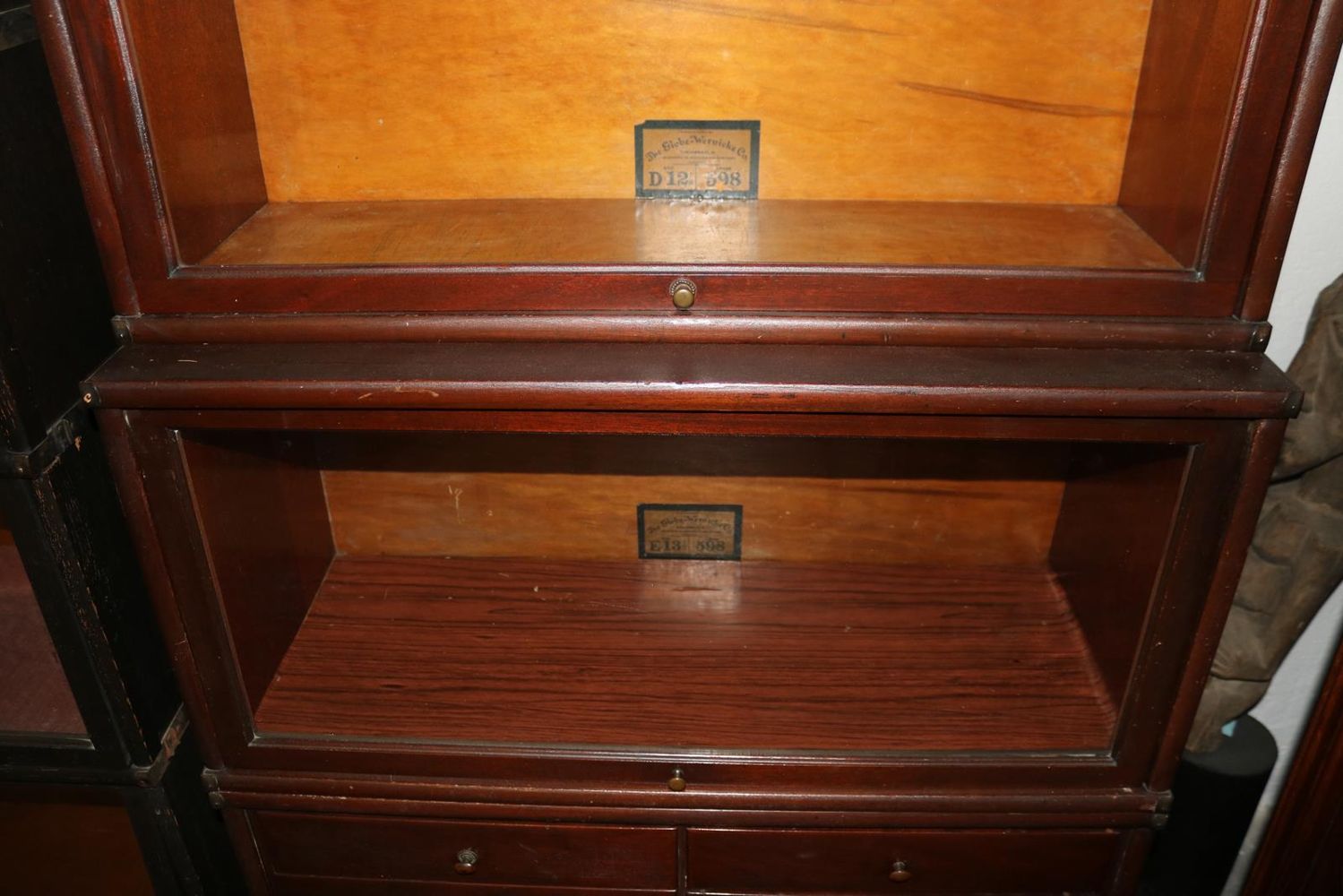 Große Abbildung Nr.302: 140-2951 Bücherschrank The Globe: (Möbel, Schränke)