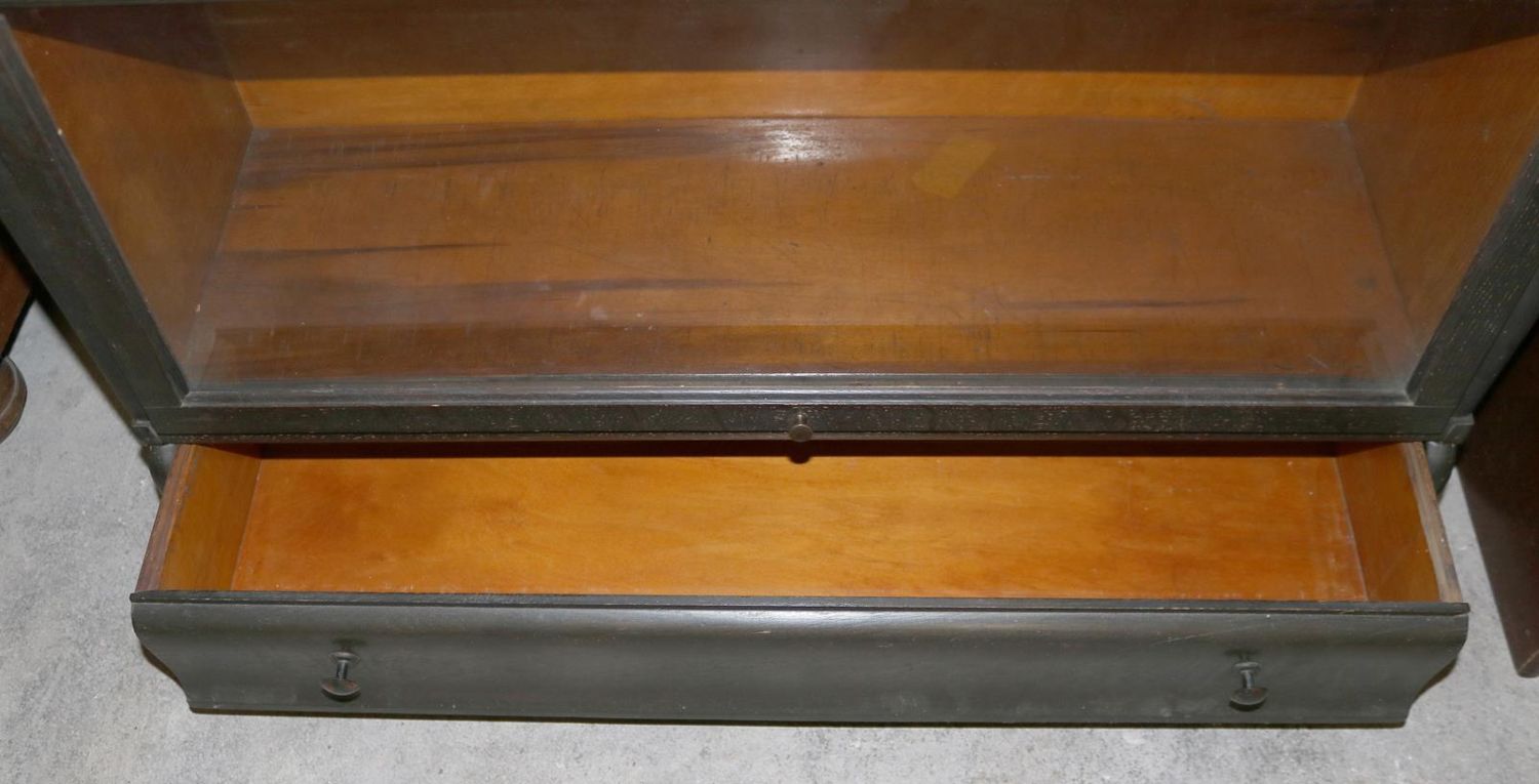Große Abbildung Nr.305: 140-2951 Bücherschrank The Globe: (Möbel, Schränke)
