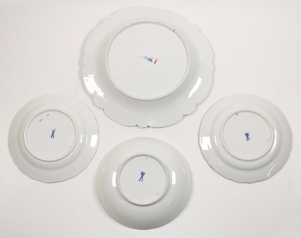 Große Abbildung Nr.2: 140-3048 Meissen vier Teller.: (Porzellan u. Keramik, Meissen)