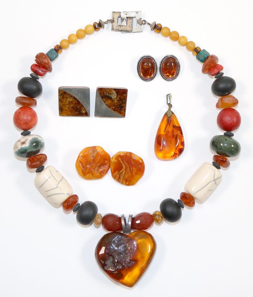 Große Abbildung Nr.1: 140-3078 Bernsteinschmuck.: (Schmuck)