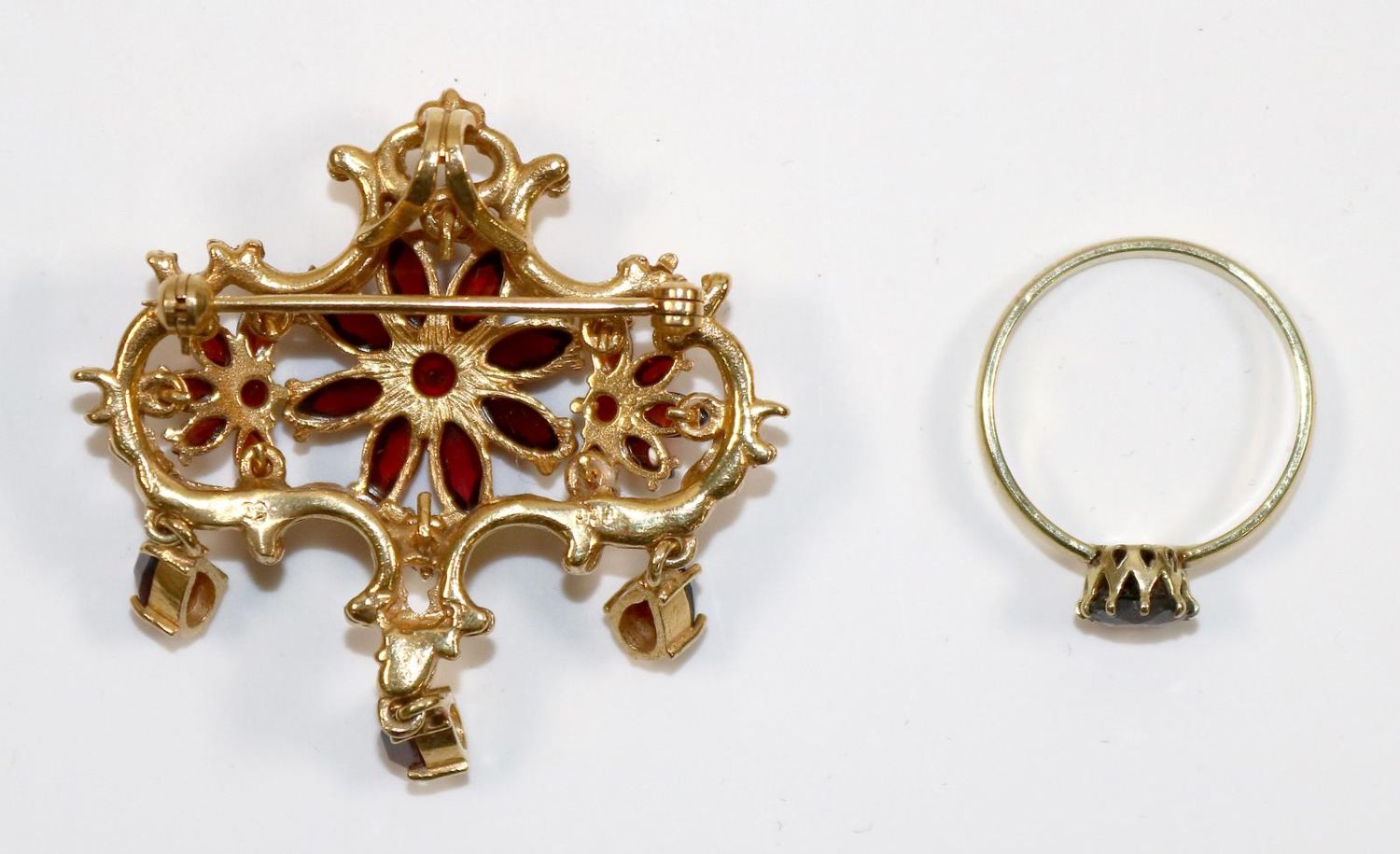 Große Abbildung Nr.3: 140-3081 Broschhänger u. Ring.: (Schmuck)