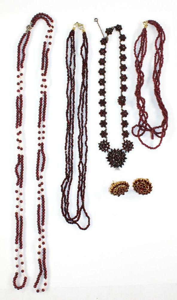 Große Abbildung Nr.1: 140-3097 4 Granatcolliers: (Schmuck, Colliers)