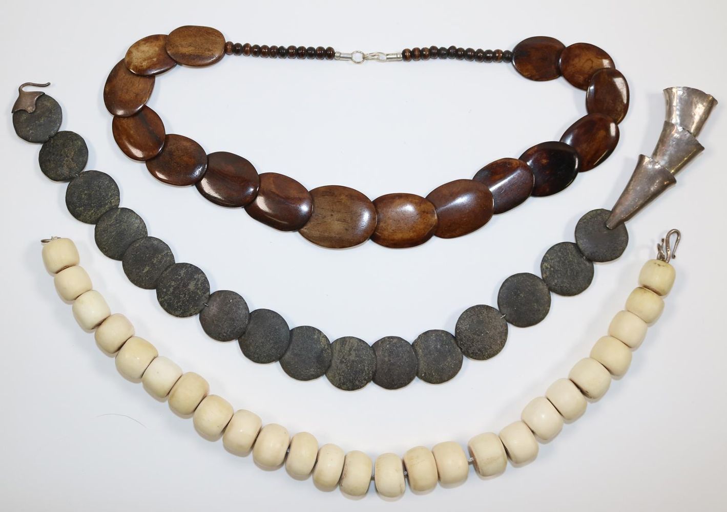 Große Abbildung Nr.2: 140-3102 Edelsteincolliers.: (Schmuck, Colliers)