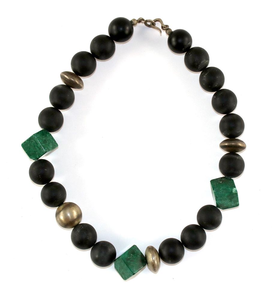 Große Abbildung Nr.2: 140-3105 Edelsteincolliers.: (Schmuck, Colliers)