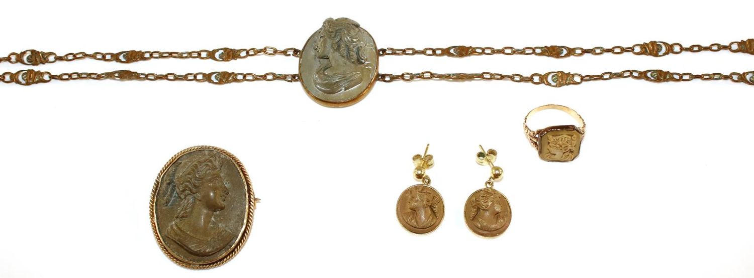 Große Abbildung Nr.1: 140-3114 Demiparure mit Kameen.: (Schmuck)