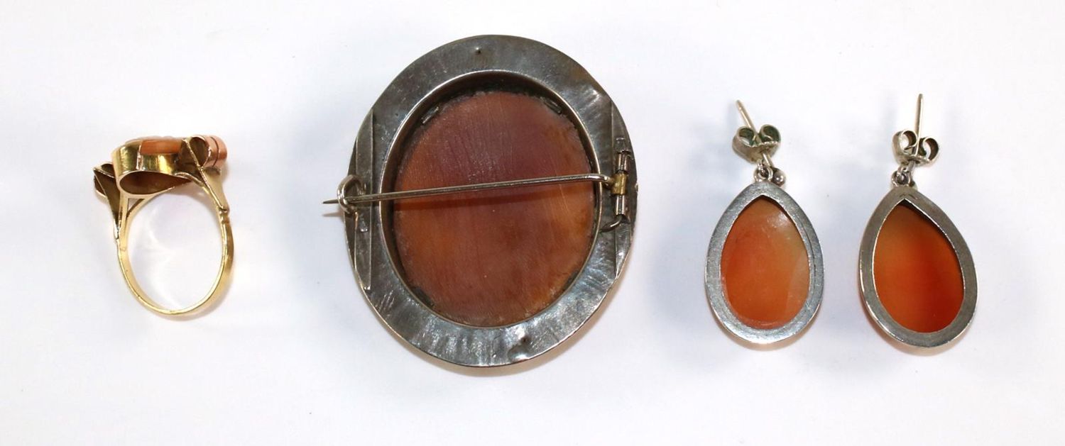 Große Abbildung Nr.2: 140-3115 Demiparure mit Kameen.: (Schmuck)