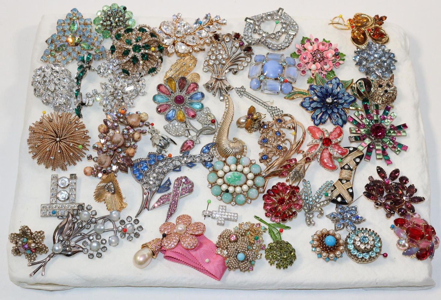 Große Abbildung Nr.3: 140-3128 Exzellente Sammlung: (Schmuck, Modeschmuck, 40er-50er Jahre)