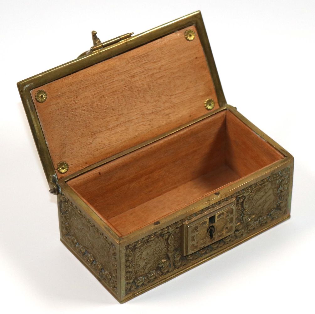 Große Abbildung Nr.3: 140-3162 Schmuckschatulle mit: (Schmuck)