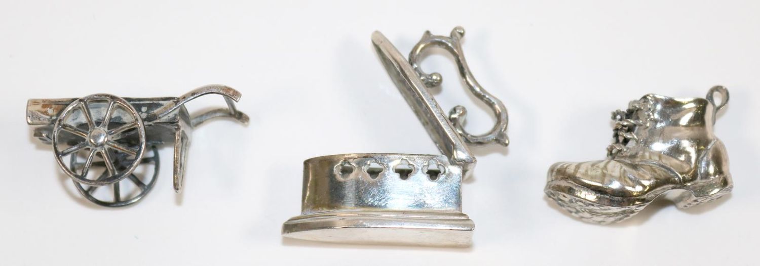 Große Abbildung Nr.2: 140-3203 Bügeleisen, Schuh: (Silber, Miniaturen)