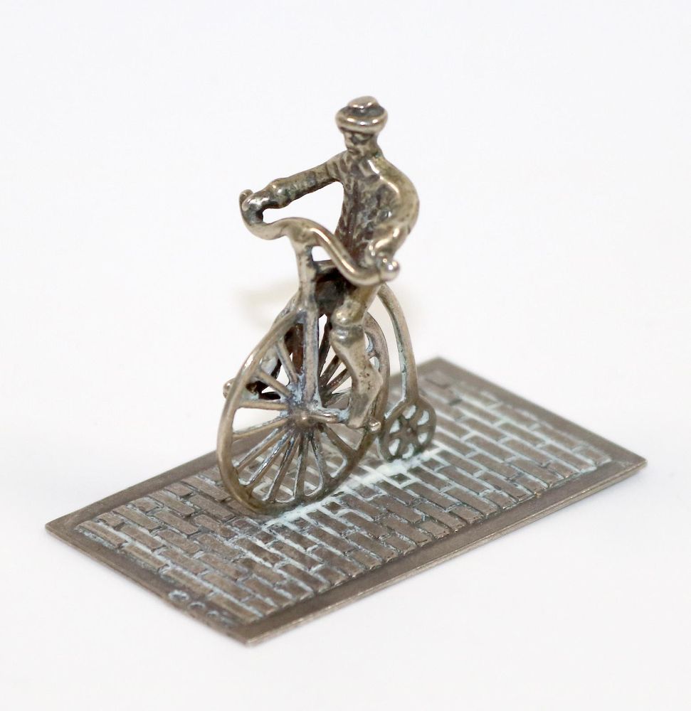 Große Abbildung Nr.1: 140-3207 Hochradfahrer.: (Silber, Miniaturen)
