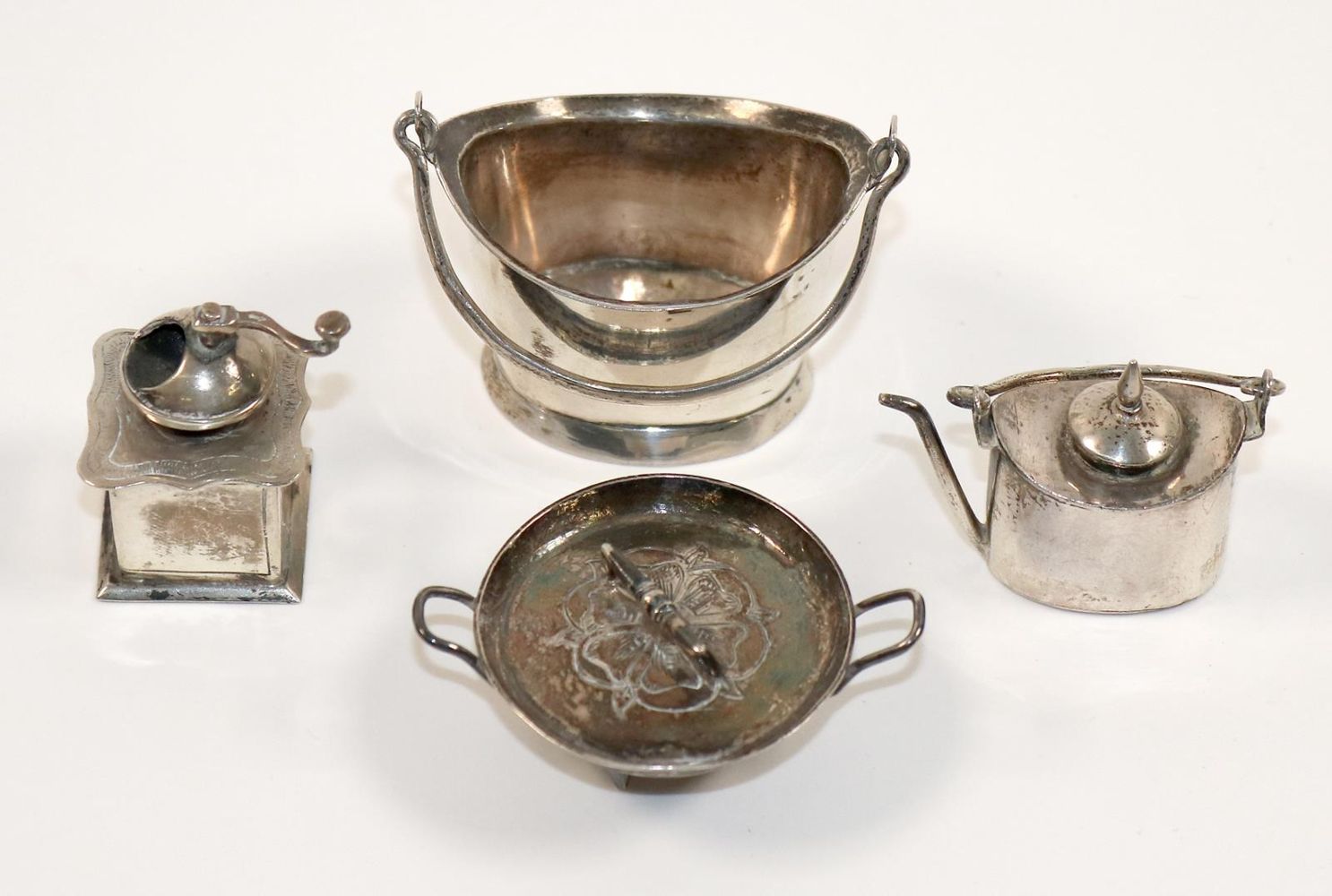 Große Abbildung Nr.1: 140-3214 Küchenutensilien: (Silber, Miniaturen)