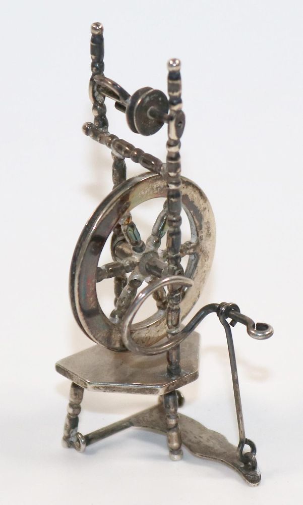 Große Abbildung Nr.2: 140-3226 Spinnrad.: (Silber, Miniaturen)
