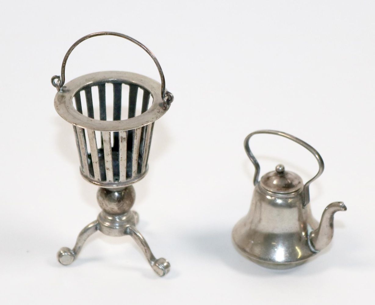 Große Abbildung Nr.2: 140-3228 Teekanne: (Silber, Miniaturen)