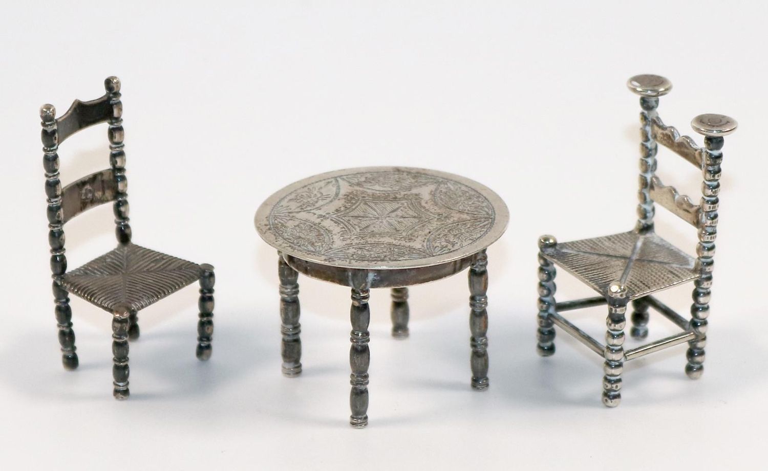 Große Abbildung Nr.1: 140-3230 Tisch u.: (Silber, Miniaturen)
