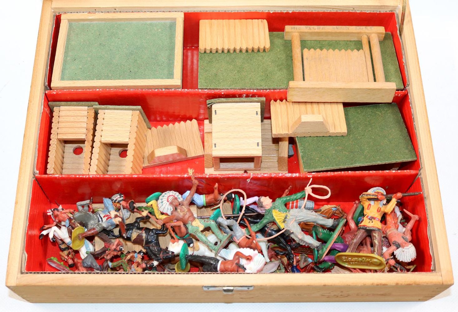 Große Abbildung Nr.3: 140-3297 Erzgebirge, Elastolin: (Spielzeug)