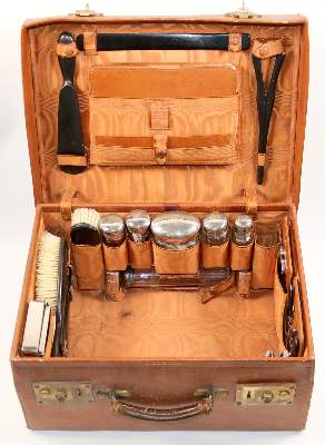 Bild Nr.2: 140-2736 Reisenecessaire London: (Varia, Necessaire)