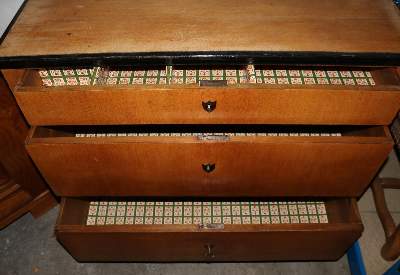 Bild Nr.24: 140-2934 Biedermeier Kommode.: (Möbel, Kommoden)