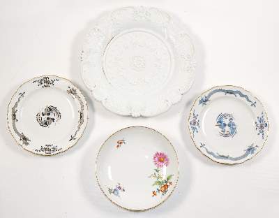 Bild Nr.1: 140-3048 Meissen vier Teller.: (Porzellan u. Keramik, Meissen)