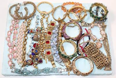 Bild Nr.6: 140-3129 Modeschmuck Armbänder: (Schmuck, Modeschmuck, 40er-50er Jahre)