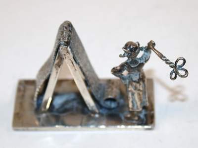 Bild Nr.2: 140-3229 Teppichklopferin.: (Silber, Miniaturen)