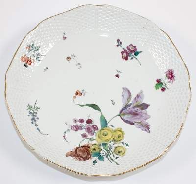 Große Abbildung Nr.1: 141-2736 Schale mit Blumenmalerei und Ozierrand: (Porzellan u. Keramik, Frankenthal)