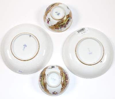 Große Abbildung Nr.3: 141-2745 2 Koppchen und Untertassen mit Kauffahrteiszenen: (Porzellan u. Keramik, Meissen)